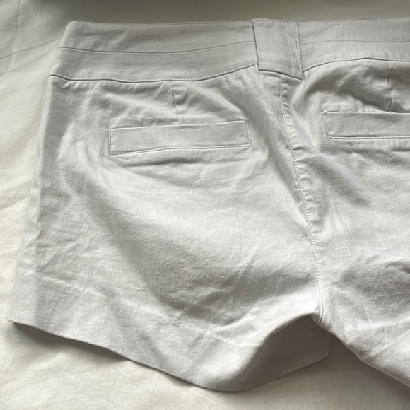white shorts size 11 - DYNAMITE - Picture 6 of 6